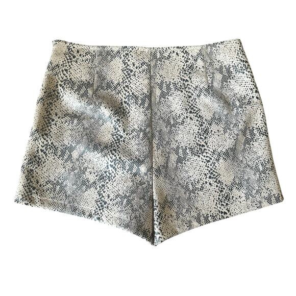 Article 324 Snake Print High Waisted Shorts NEW - Picture 2 of 7
